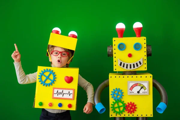 Gelukkig Kind Met Een Robot Grappig Kind Heeft Een Idee — Stockfoto