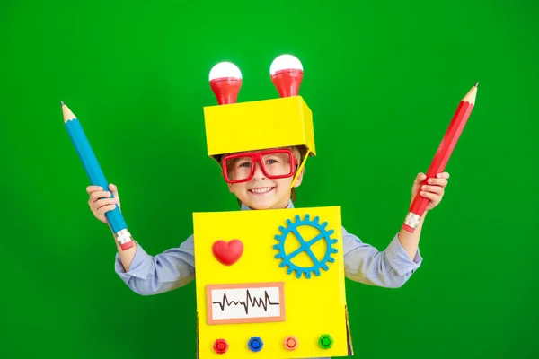 Szczęśliwe Dziecko Noszące Robota Szkole Zabawny Dzieciak Pomysł Chłopiec Klasie — Zdjęcie stockowe