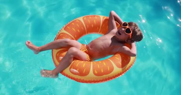 Happy Child Having Fun Summer Vacation Kid Playing Swimming Pool — Video Stock