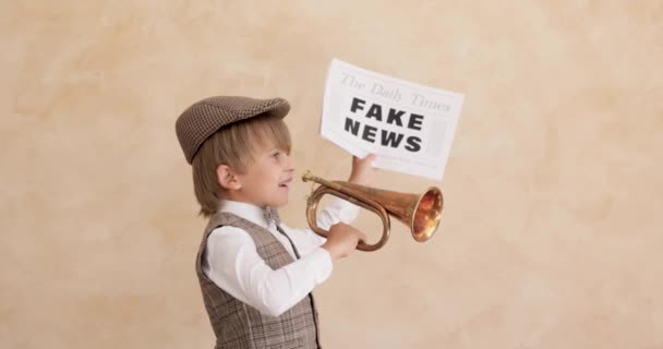 Newsboy Shouting Concrete Wall Background Boy Selling Fake News Child — Αρχείο Βίντεο