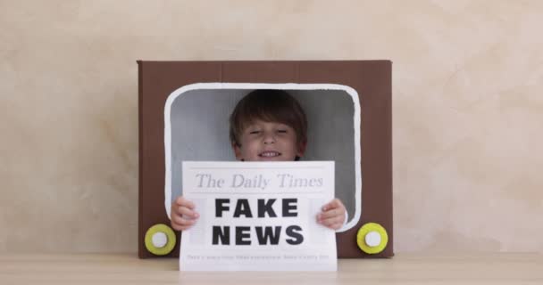 Newsboy Shouting Concrete Wall Background Boy Selling Fake News Child — Stockvideo