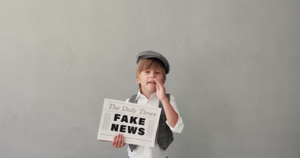 Newsboy Shouting Concrete Wall Background Boy Selling Fake News Child — Vídeo de Stock