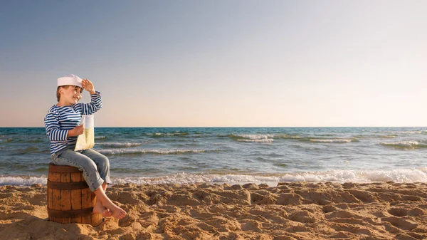 Kind Gibt Sich Als Matrose Aus Kind Hält Karte Kind — Stockfoto