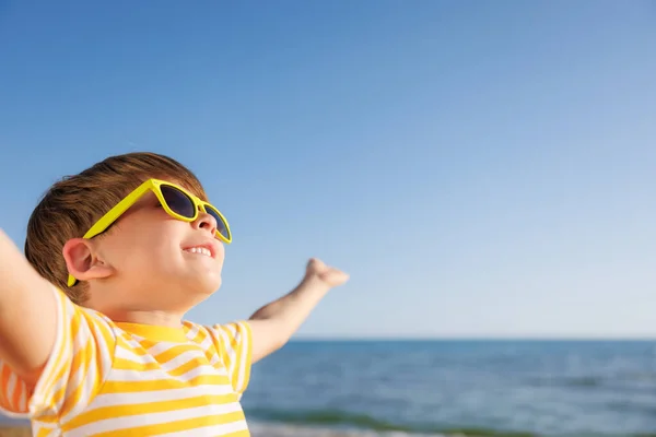 Šťastné Dítě Letní Prázdniny Kluk Baví Pláži Letní Dovolená Cestování — Stock fotografie