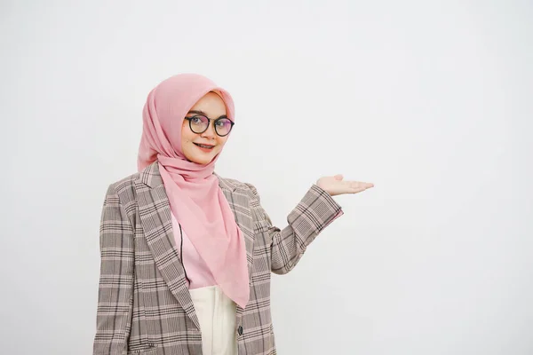 Studio Ritratto Bella Giovane Donna Affari Musulmana Hijab Rosa Occhiali — Foto Stock
