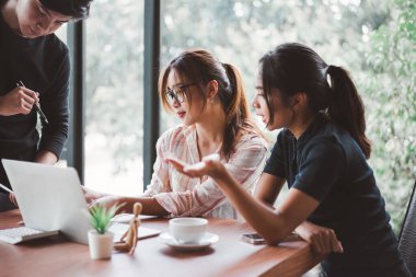 Yeni iş projesinde çalışan yaratıcı pazarlama ekibiniz kutlu olsun..