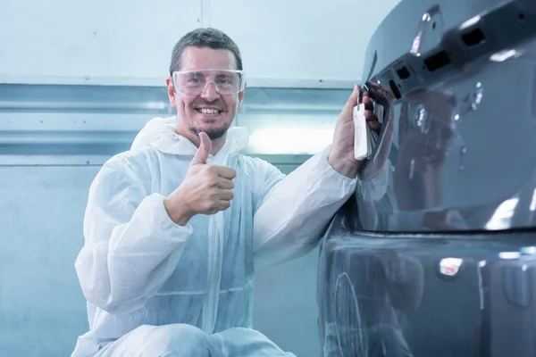 Worker Man Showing Thumbs Mechanic Painting Car Chamber Garage Painting — Stock Photo, Image