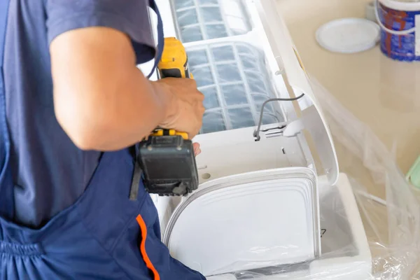Technician Man Installing Air Conditioning Client House Young Repairman Fixing — Stock Photo, Image