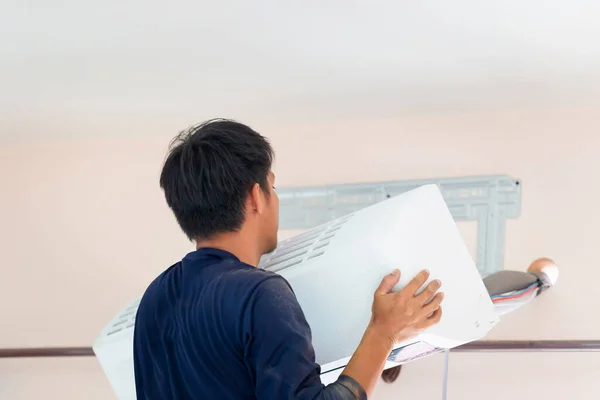 Electrician Installing Air Conditioner Unit Technician Man Installing Air Conditioning — Stock Photo, Image