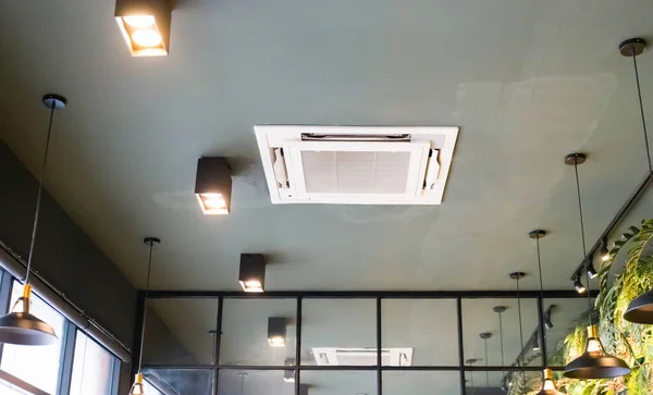 Современная Система Кондиционирования Воздуха Потолке Кофейне — стоковое фото