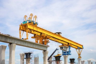 Yüksek hızlı demiryolu altyapısı kavramları oluşturma, ağır altyapı ile birlikte devam etmekte olan bir toplu taşıma tren hattının inşası