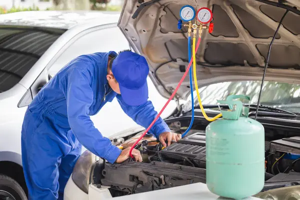 Repairman Check Fixed Car Air Conditioner System Technician Checked Car — Stock Photo, Image