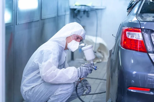 Mechanic Painting Car Chamber Worker Using Spray Gun Airbrush Painting — Stock Photo, Image