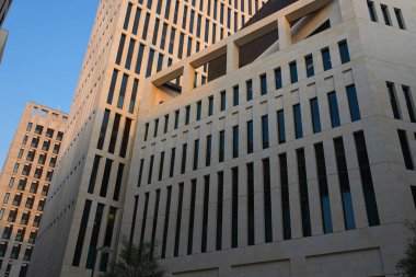 Doha, Katar 'ın minimalist mimarisine sahip yeni ilçenin manzarası