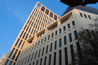 Doha, Katar 'ın minimalist mimarisine sahip yeni ilçenin manzarası