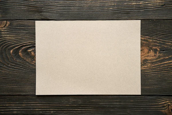 Modello Carta Artigianale Bianco Con Spazio Sfondo Legno Scuro Concetto — Foto Stock