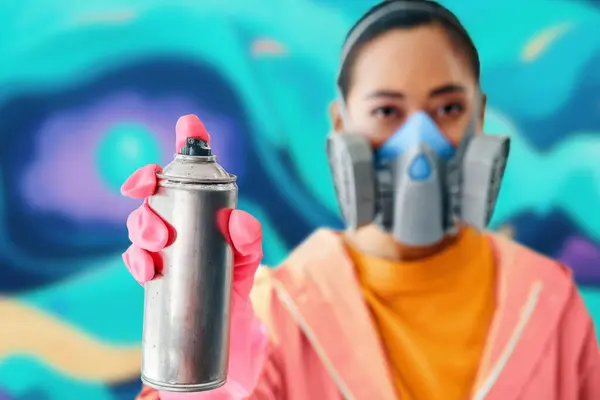 Graffiti Pintor Respirador Máscara Apuntando Pintura Aerosol Puede Cámara Calle — Foto de Stock