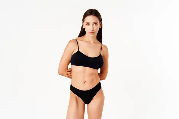 Mooie Sensuele Slanke Vrouw Zwart Ondergoed Witte Studio Achtergrond Lichaamsverzorging Stockfoto