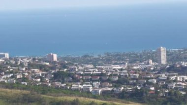 Honolulu binaları ve yapıları, Tantalus Tepesi 'nden izlenen hava görüntüleri.. 