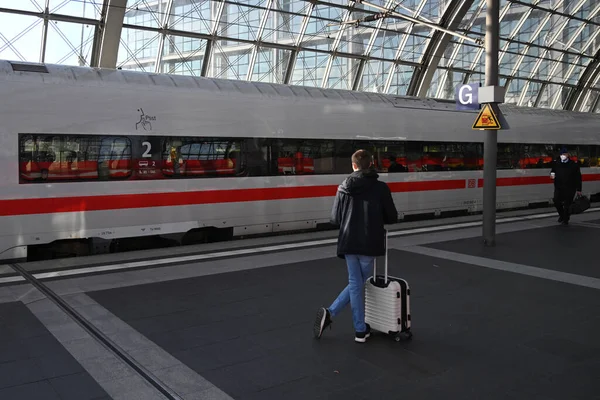 Berlín Alemania Noviembre 2022 Gente Estación Central Berlín Berlin Hauptbahnhof — Foto de Stock