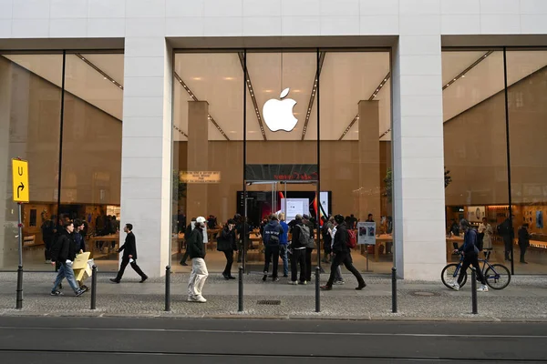 Berlin Jerman November 2022 Orang Orang Dekat Apple Store Berlin — Stok Foto
