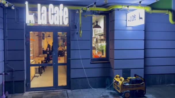 Lviv Ukraina December 2022 Elgenerator Fungerar Utanför Caféet Som Staden — Stockvideo
