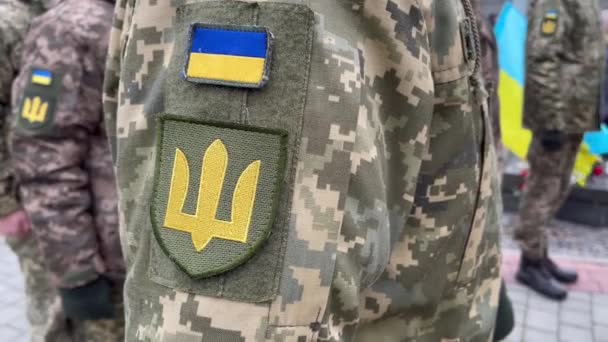 Bandera Ucraniana Uniforme Militar Fuerzas Armadas Ucrania Soldado Ucraniano — Vídeos de Stock