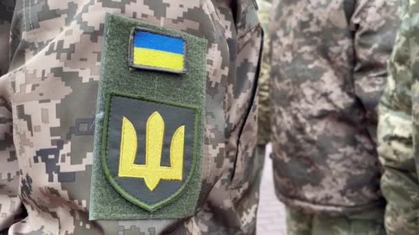 Bandera Ucraniana Uniforme Militar Fuerzas Armadas Ucrania Soldado Ucraniano — Vídeos de Stock