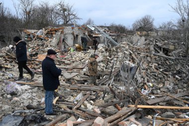 Velyka Vilshanytsia, Ukrayna - 9 Mart 2023: Lviv bölgesindeki bir Rus grevi sonrasında yıkılan ev.
