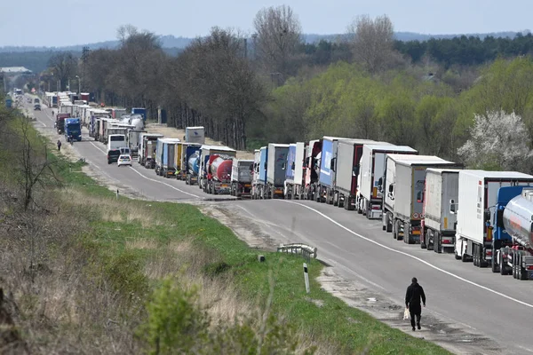 stock image Lviv region, Ukraine - April 18, 2023: A long line of trucks near the Rava-Ruska border checkpoint on the Ukrainian-Polish border.