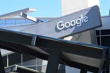 Mountain View, CA, ABD - 28 Temmuz 2023: Google 'ın Googleplex genel merkezi ve ana şirketi Alphabet Inc, Mountain View, Kaliforniya' da 1600 Amphitheatre Parkway 'de yer almaktadır..
