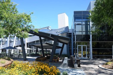 Mountain View, CA, ABD - 28 Temmuz 2023: Google 'ın Googleplex genel merkezi ve ana şirketi Alphabet Inc, Mountain View, Kaliforniya' da 1600 Amphitheatre Parkway 'de yer almaktadır..