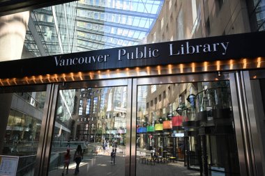 Vancouver, BC, Kanada - 15 Ağustos 2023: Vancouver Halk Kütüphanesi 'nin Vancouver' daki ana binası.