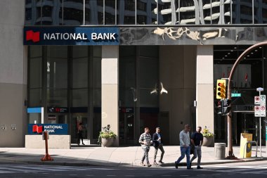 Calgary, AL, Kanada - 10 Ağustos 2023: 6 Ave SW, Calgary 'deki Ulusal Banka.