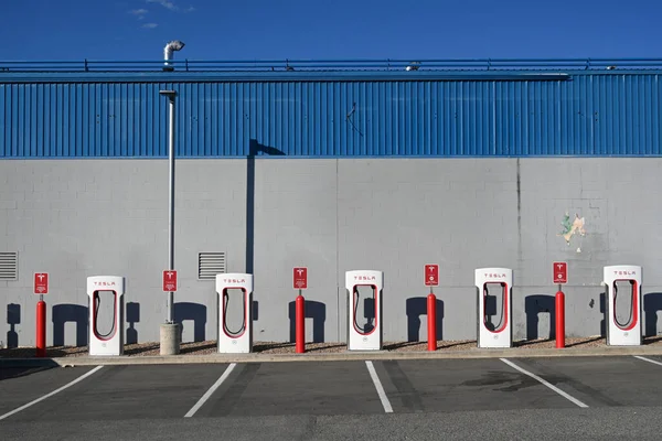 Kamloops Canadá Julho 2023 Tesla Charging Station Cidade Kamloops Canadá — Fotografia de Stock