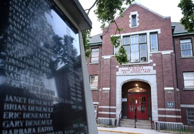 Kamloops, BC, Kanada - 16 Temmuz 2023: Kamloops Yerleşim Okulu.