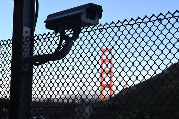サンフランシスコのゴールデンゲートブリッジ近くの監視カメラ — ストック写真