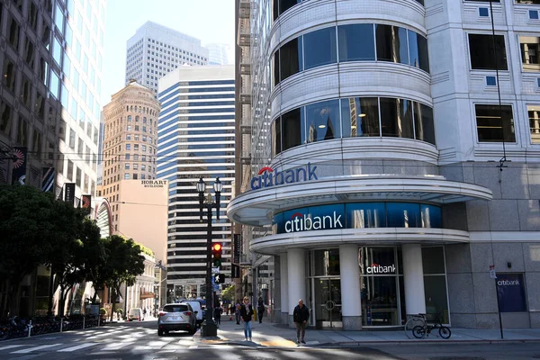 San Francisco, CA, ABD - 25 Temmuz 2023: San Francisco şehir merkezinde bir Citibank.