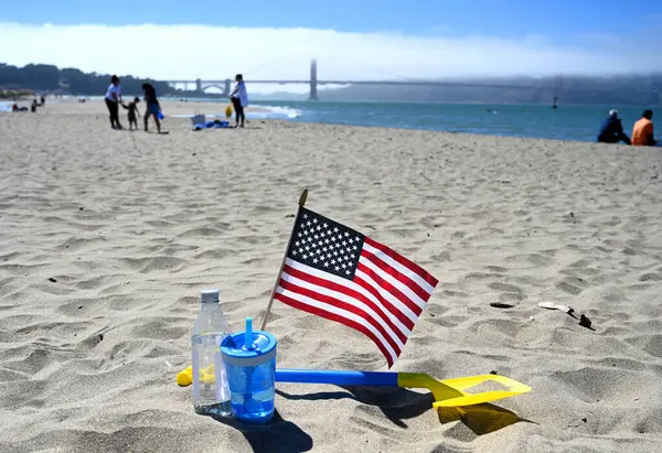 American Flag Beach Veterans Day — Stock Photo, Image
