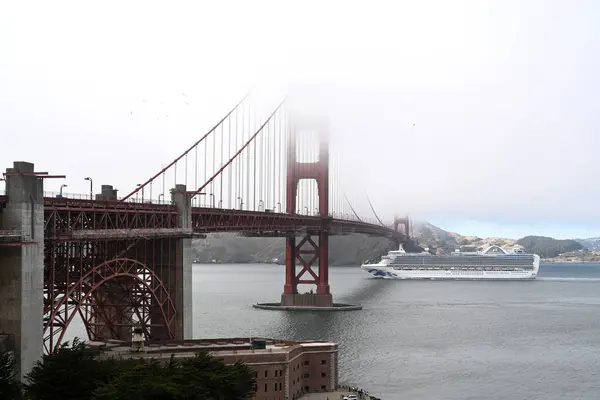 San Francisco Usa Juillet 2023 Bateau Croisière Passe Golden Gate — Photo