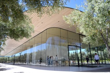 Cupertino, CA, USA - 28 Temmuz 2023: Cupertino 'daki Apple Park Ziyaretçi Merkezi