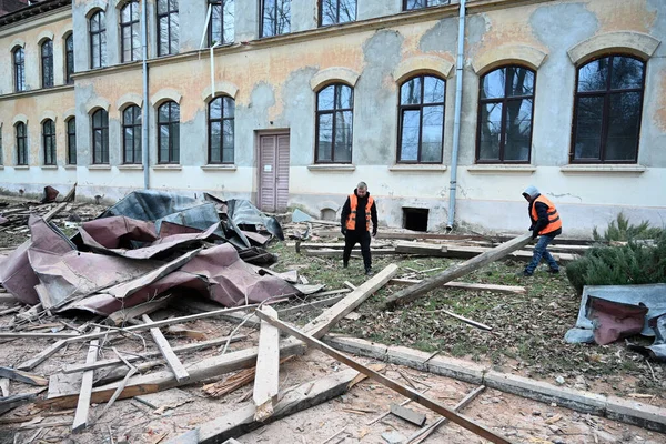 Lviv Ukraina Januari 2024 Människor Utanför Den Skadade Lviv National — Stockfoto