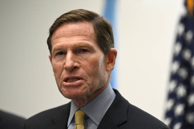 Lviv, Ukrayna - 23 Şubat 2024: ABD 'li Senatör Richard Blumenthal Ukrayna' nın Lviv kentinde düzenlediği basın toplantısında.