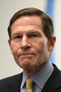 Lviv, Ukrayna - 23 Şubat 2024: ABD 'li Senatör Richard Blumenthal Ukrayna' nın Lviv kentinde düzenlediği basın toplantısında.