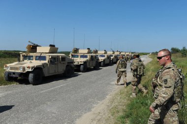 Yavoriv, Ukrayna - 22 Temmuz 2015: ABD ordusu Ukrayna 'daki Yavoriv eğitim sahasında düzenlenen uluslararası askeri tatbikatlar olan 