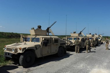 Yavoriv, Ukrayna - 22 Temmuz 2015: ABD ordusu Ukrayna 'daki Yavoriv eğitim sahasında düzenlenen uluslararası askeri tatbikatlar olan 