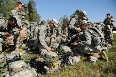 Yavoriv, Ukrayna - 19 Eylül 2014: ABD ordusu Ukrayna 'daki Yavoriv eğitim sahasında düzenlenen uluslararası askeri tatbikatlar olan 