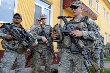 Yavoriv, Ukrayna - 19 Eylül 2014: ABD ordusu Ukrayna 'daki Yavoriv eğitim sahasında düzenlenen uluslararası askeri tatbikatlar olan 