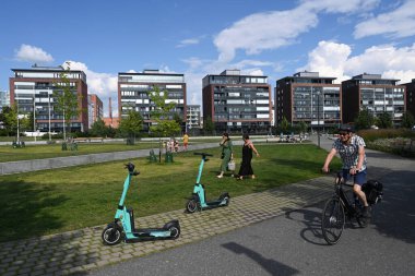 Jyvaskyla, Finlandiya - 26 Temmuz 2024: Finlandiya 'nın Jyvaskyla kentindeki insanlar.