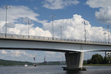 Jyvaskyla, Finlandiya - 26 Temmuz 2024: Finlandiya 'nın Jyvaskyla şehrinde bir köprü.